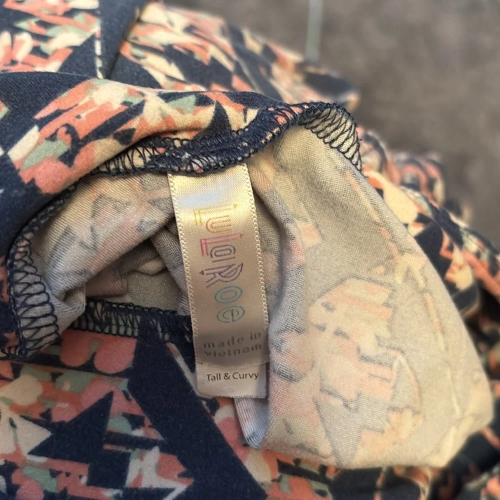 LuLaRoe leggings in size tall and curvy